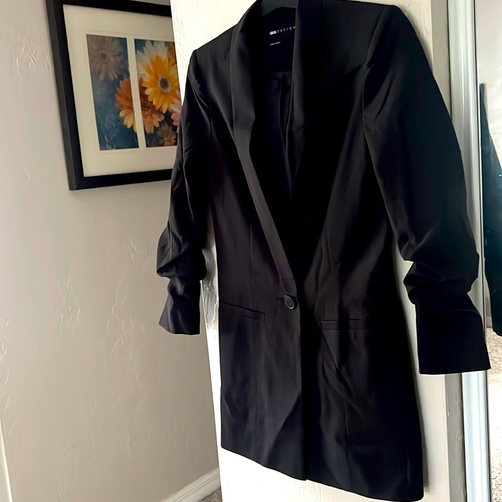 Asos Design Blazer with scrunched sleeves. Size 4 Tall